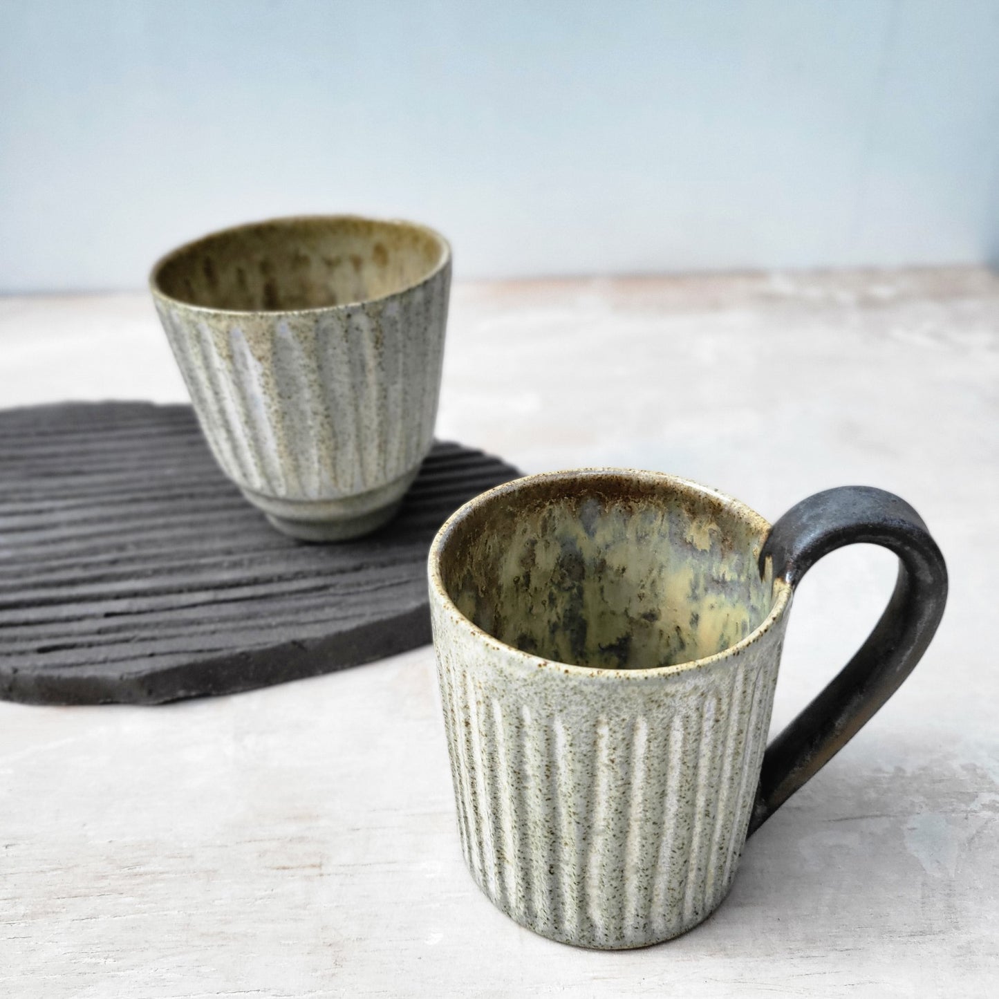 Coffee cup with handle