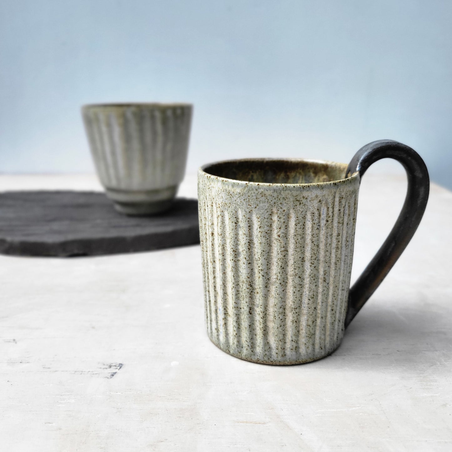 Coffee cup with handle